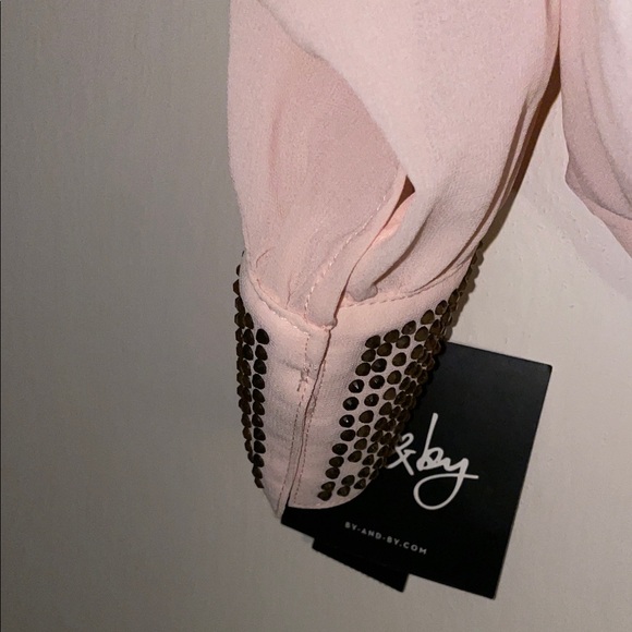 By&by Blush Sheer Blouse with Cuffed Sleeves and Attached Cami Size Small NWT - Picture 6 of 9